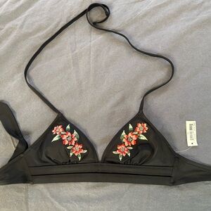 🟢Iris & Lily NWT bikini top black with embroidered flowers🟢